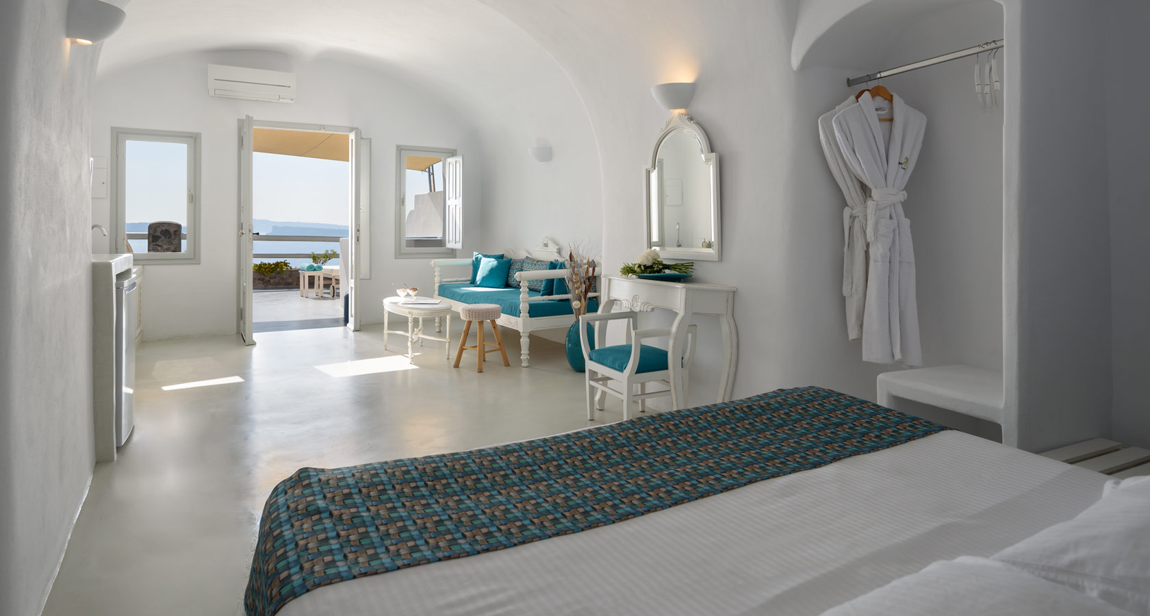 Thirea Luxury Suites Hotel in Oia Santorini